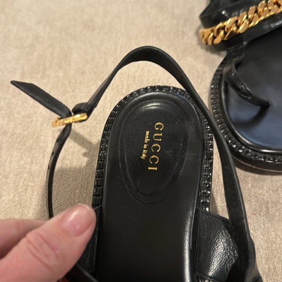 Gucci Sylvie Chain Thong Leather Sandal
BLACK - Picture 2 of 3